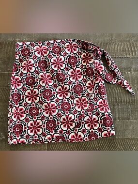 XiRENA Red, Black & White Floral Geometric Tie-Side Skirt xs